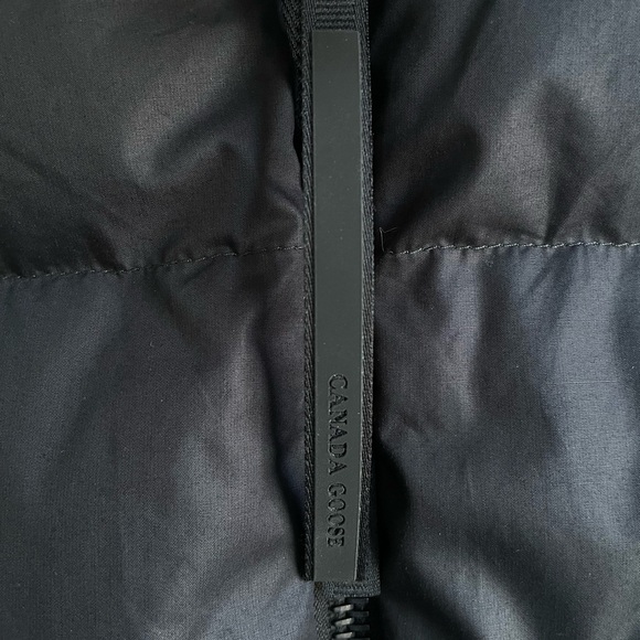 Canada Goose Garnet Cropped Puffer (with black tonal disc label) - Picture 7 of 9